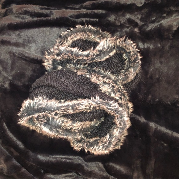 Simonetta Warm, Chic Fur Knitted Infinity Scarf - Picture 4 of 6